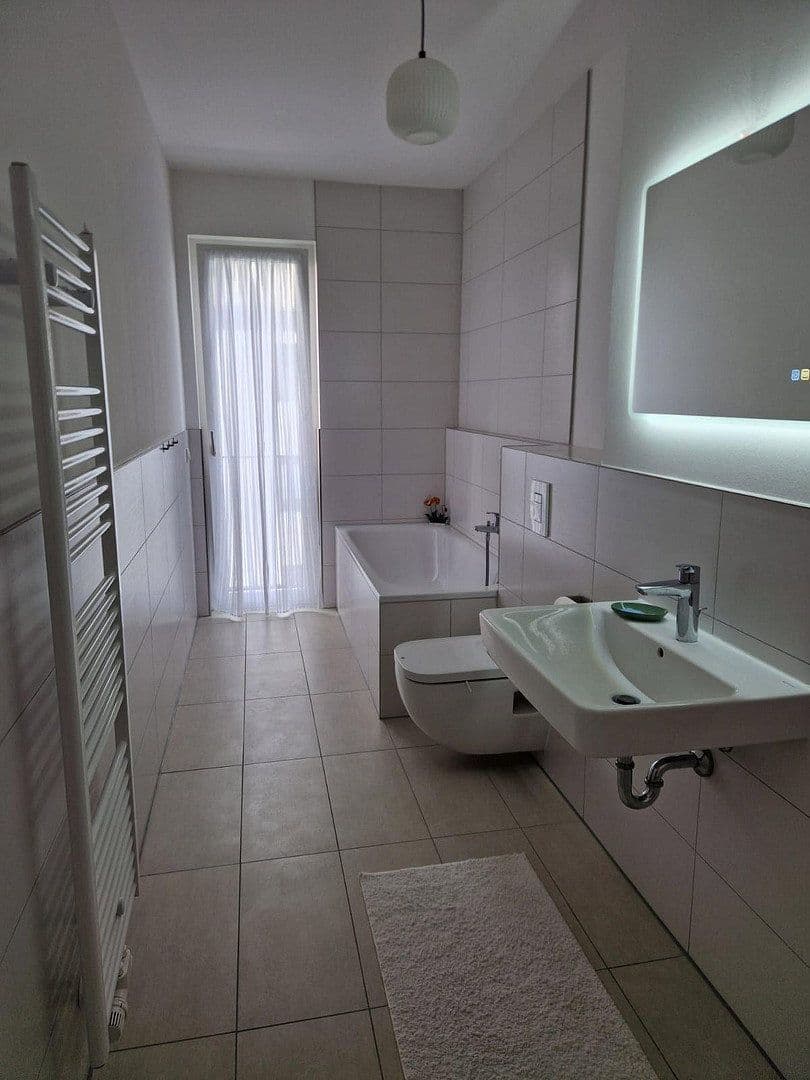 Prodej bytu 4+1 97 m², Berlin, Berlín Prodej bytu 4+1 97 m², Berlin, Berlín