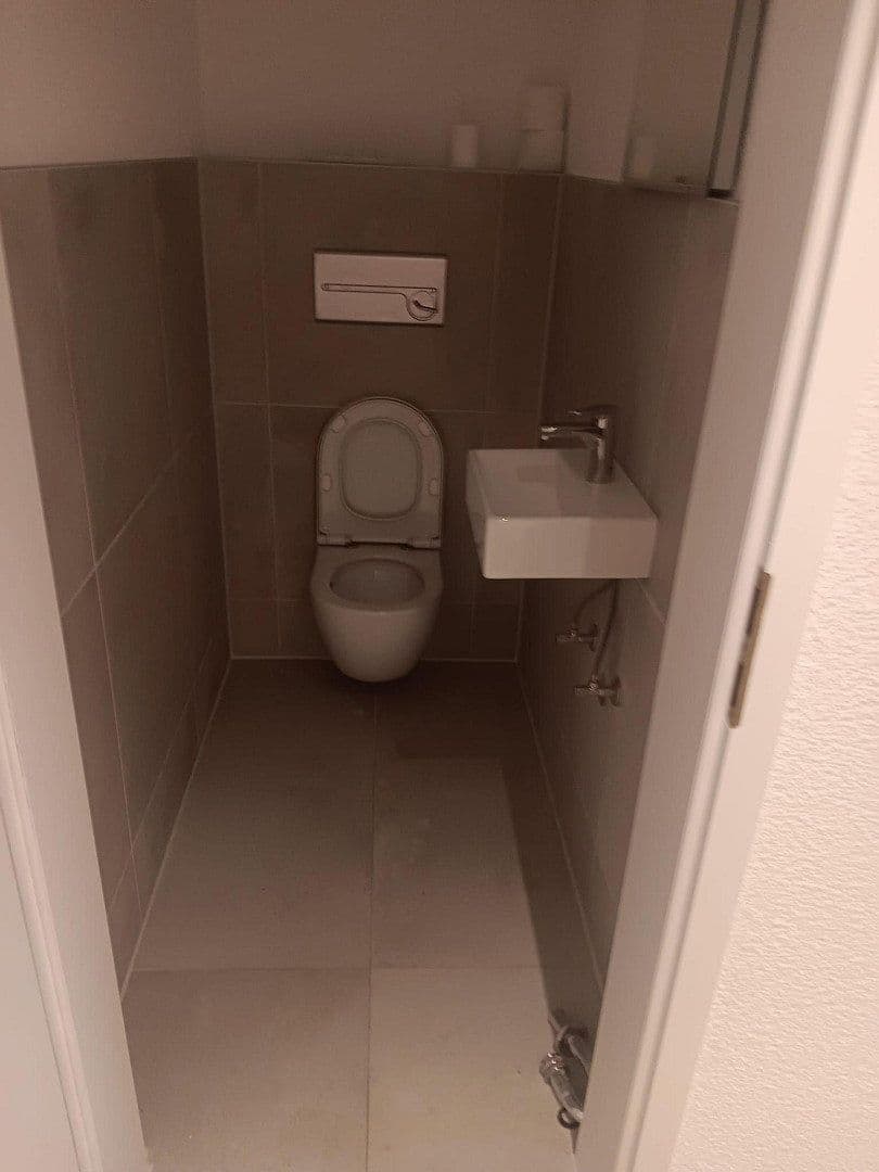 Pronájem bytu 1+1 71 m², Friedrichsberg 46, Stuttgart, Bádensko-Württembersko Pronájem bytu 1+1 71 m², Friedrichsberg 46, Stuttgart, Bádensko-Württembersko