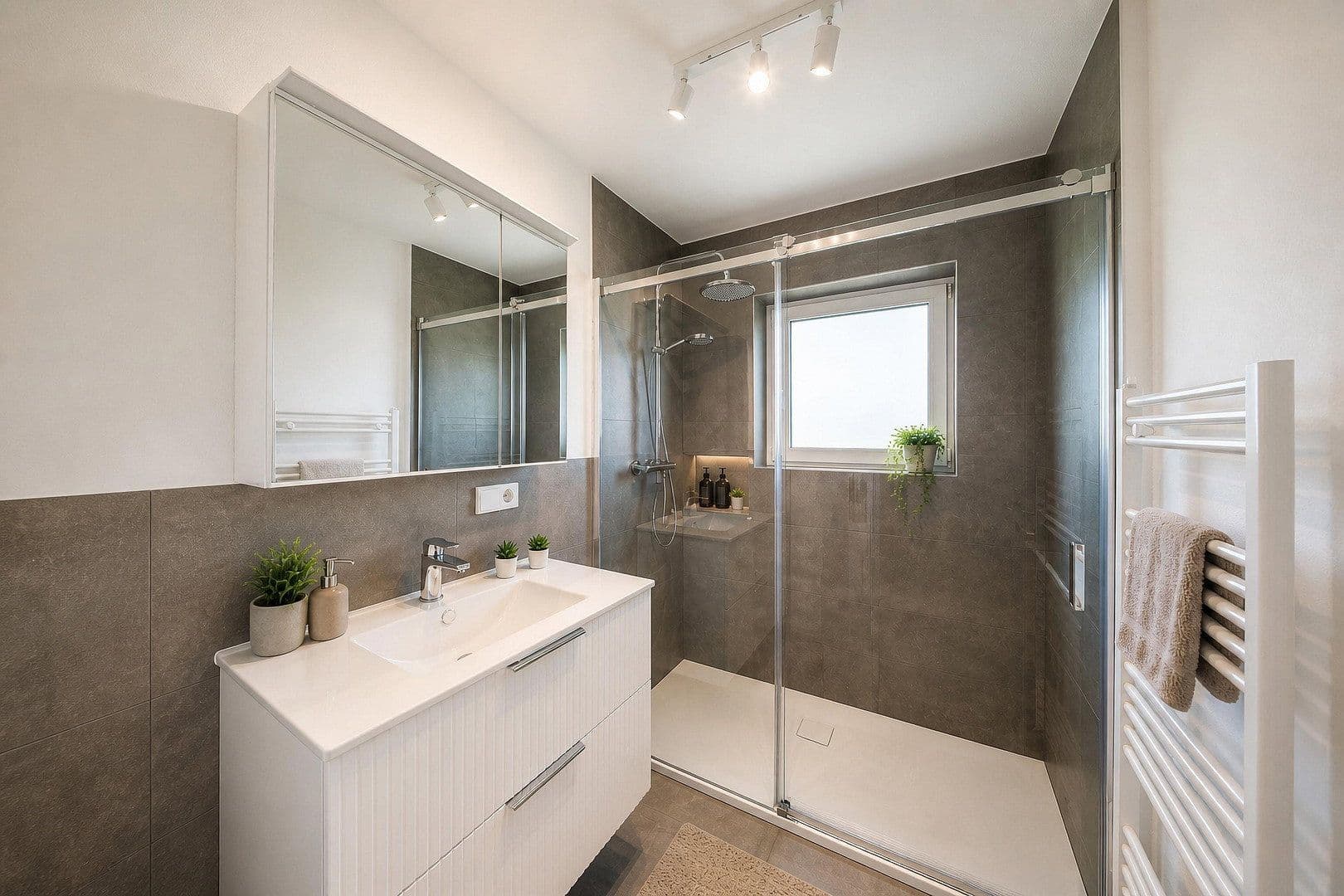 Pronájem bytu 4+1 85 m², Ulm, Bádensko-Württembersko Pronájem bytu 4+1 85 m², Ulm, Bádensko-Württembersko