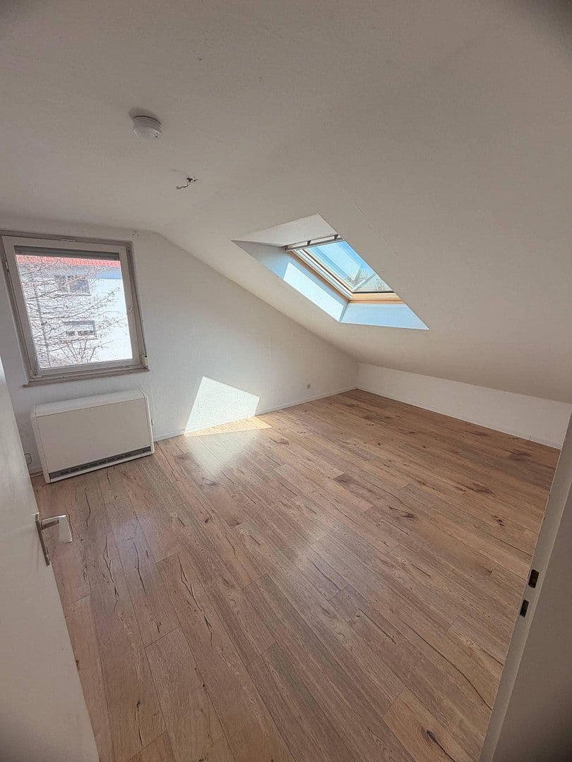 Prodej domu 210 m², pozemek 476 m², Stuttgart, Bádensko-Württembersko Prodej domu 210 m², pozemek 476 m², Stuttgart, Bádensko-Württembersko