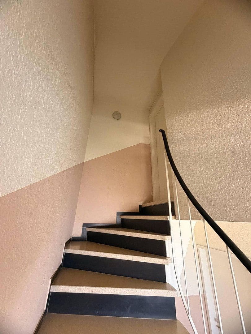 Prodej domu 210 m², pozemek 476 m², Stuttgart, Bádensko-Württembersko Prodej domu 210 m², pozemek 476 m², Stuttgart, Bádensko-Württembersko