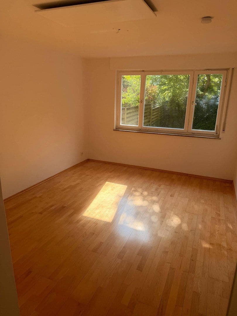 Prodej domu 210 m², pozemek 476 m², Stuttgart, Bádensko-Württembersko Prodej domu 210 m², pozemek 476 m², Stuttgart, Bádensko-Württembersko