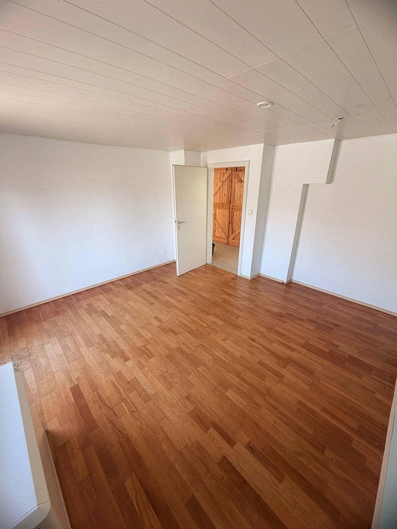 Prodej domu 210 m², pozemek 476 m², Stuttgart, Bádensko-Württembersko Prodej domu 210 m², pozemek 476 m², Stuttgart, Bádensko-Württembersko