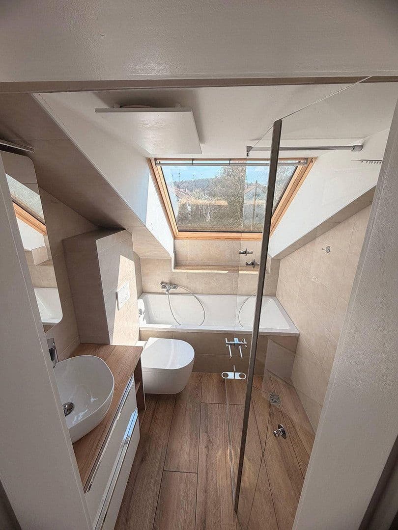 Prodej domu 210 m², pozemek 476 m², Stuttgart, Bádensko-Württembersko Prodej domu 210 m², pozemek 476 m², Stuttgart, Bádensko-Württembersko