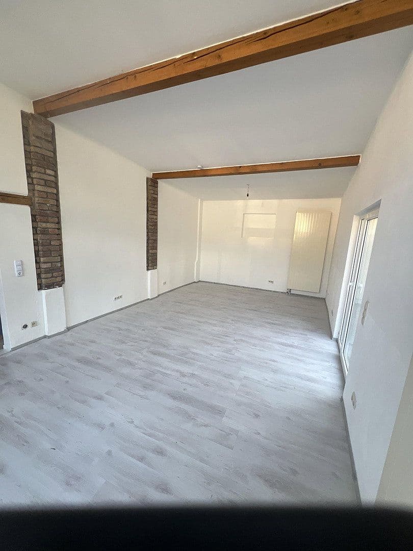 Pronájem domu 120 m², pozemek 360 m², Erzhausen, Hessen Pronájem domu 120 m², pozemek 360 m², Erzhausen, Hessen