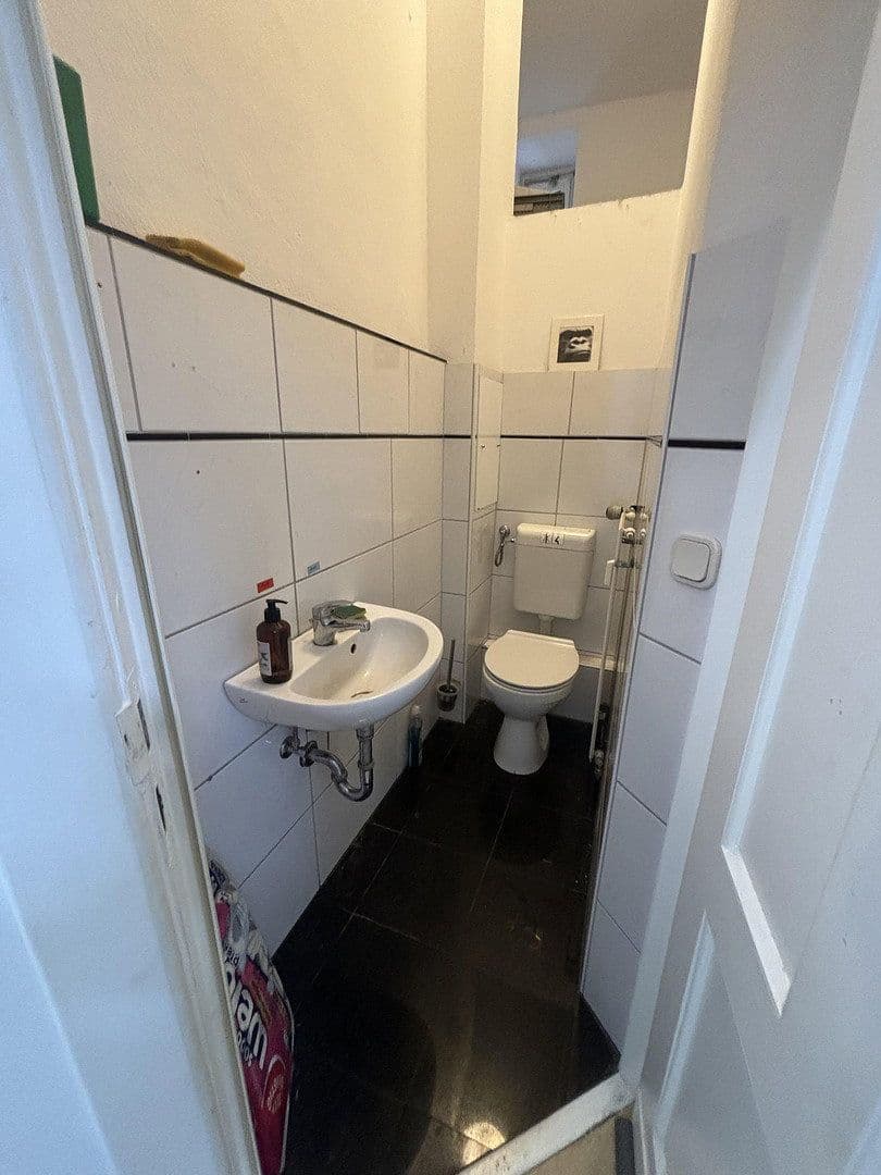 Prodej nebytového prostoru 111 m², Berlin, Berlín Prodej nebytového prostoru 111 m², Berlin, Berlín