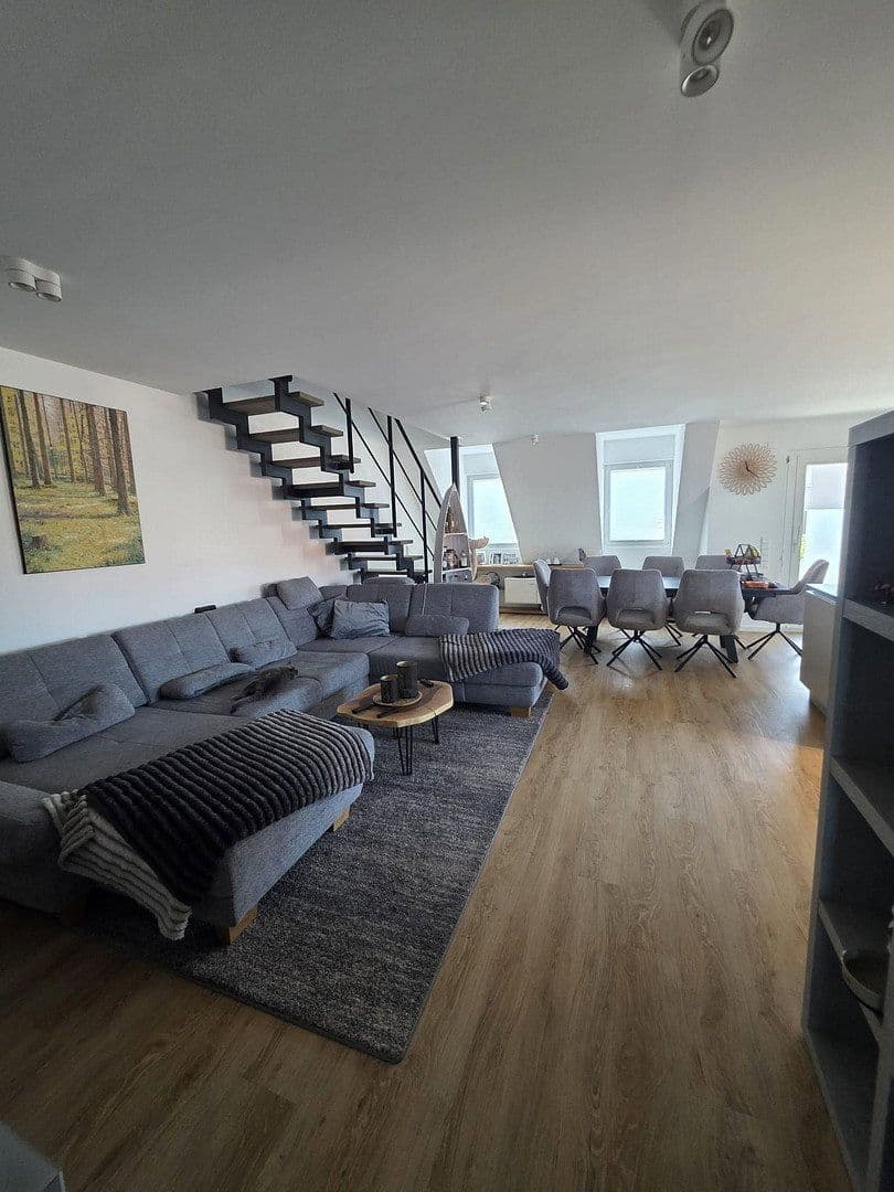 Pronájem bytu 4+kk 110 m², Krähenstraße 7, Fellbach, Bádensko-Württembersko Pronájem bytu 4+kk 110 m², Krähenstraße 7, Fellbach, Bádensko-Württembersko
