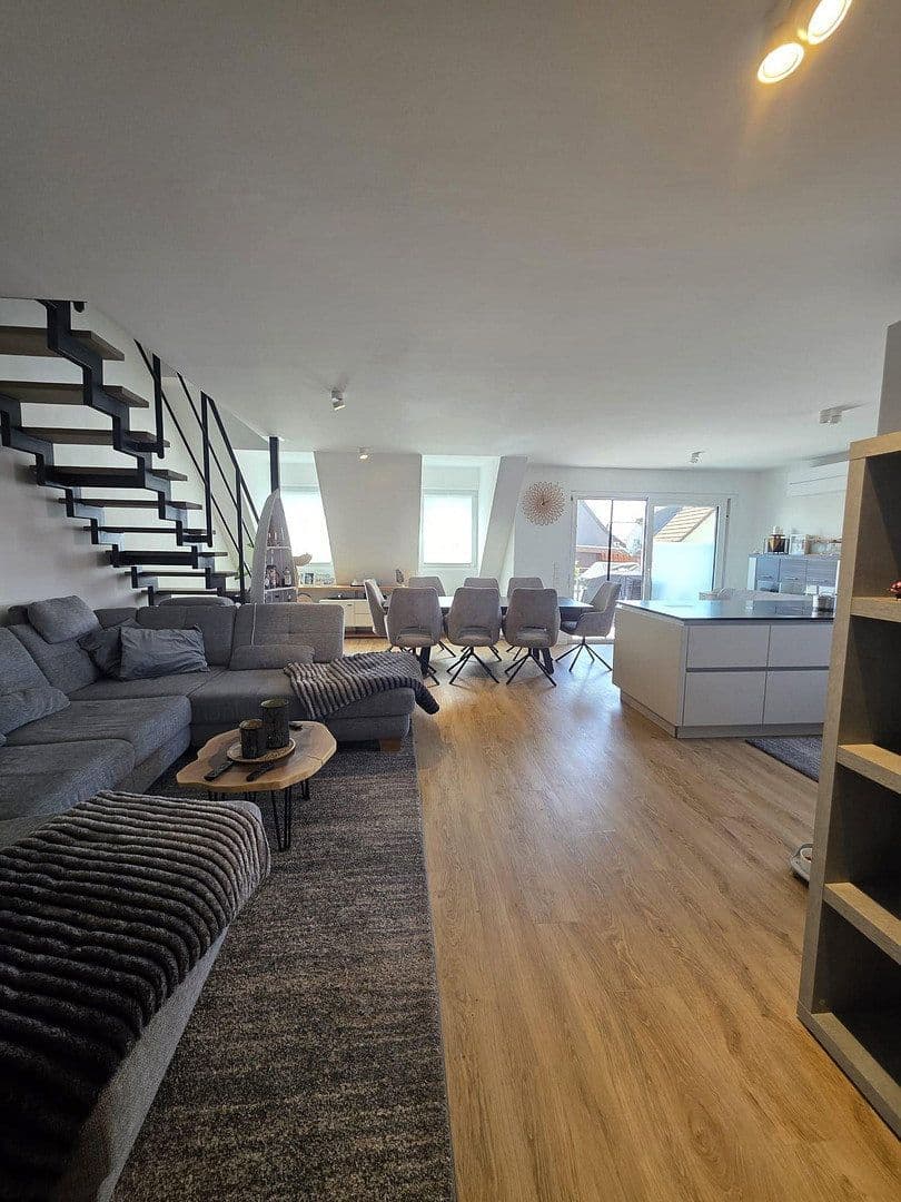 Pronájem bytu 4+kk 110 m², Krähenstraße 7, Fellbach, Bádensko-Württembersko Pronájem bytu 4+kk 110 m², Krähenstraße 7, Fellbach, Bádensko-Württembersko