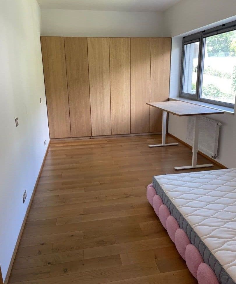 Pronájem bytu 5+1 170 m², Kráľovské údolie, Bratislava - mestská časť Staré Mesto, Bratislavský kraj Pronájem bytu 5+1 170 m², Kráľovské údolie, Bratislava - mestská časť Staré Mesto, Bratislavský kraj