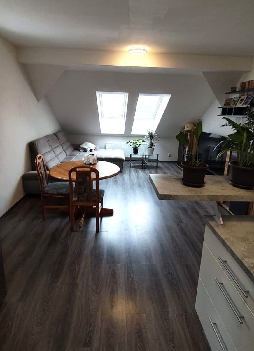 Pronájem bytu 2+kk 57 m², Hlávkova, Přeštice, Plzeňský kraj Pronájem bytu 2+kk 57 m², Hlávkova, Přeštice, Plzeňský kraj