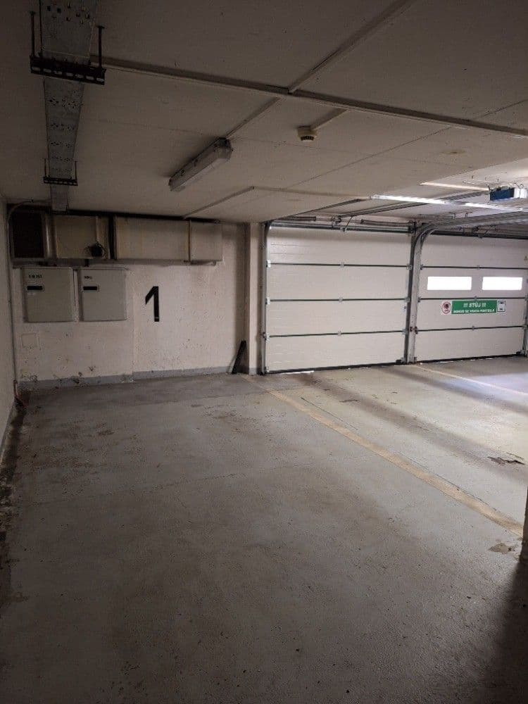Pronájem garáže 15 m², Pod Parukářkou, Praha, Praha Pronájem garáže 15 m², Pod Parukářkou, Praha, Praha