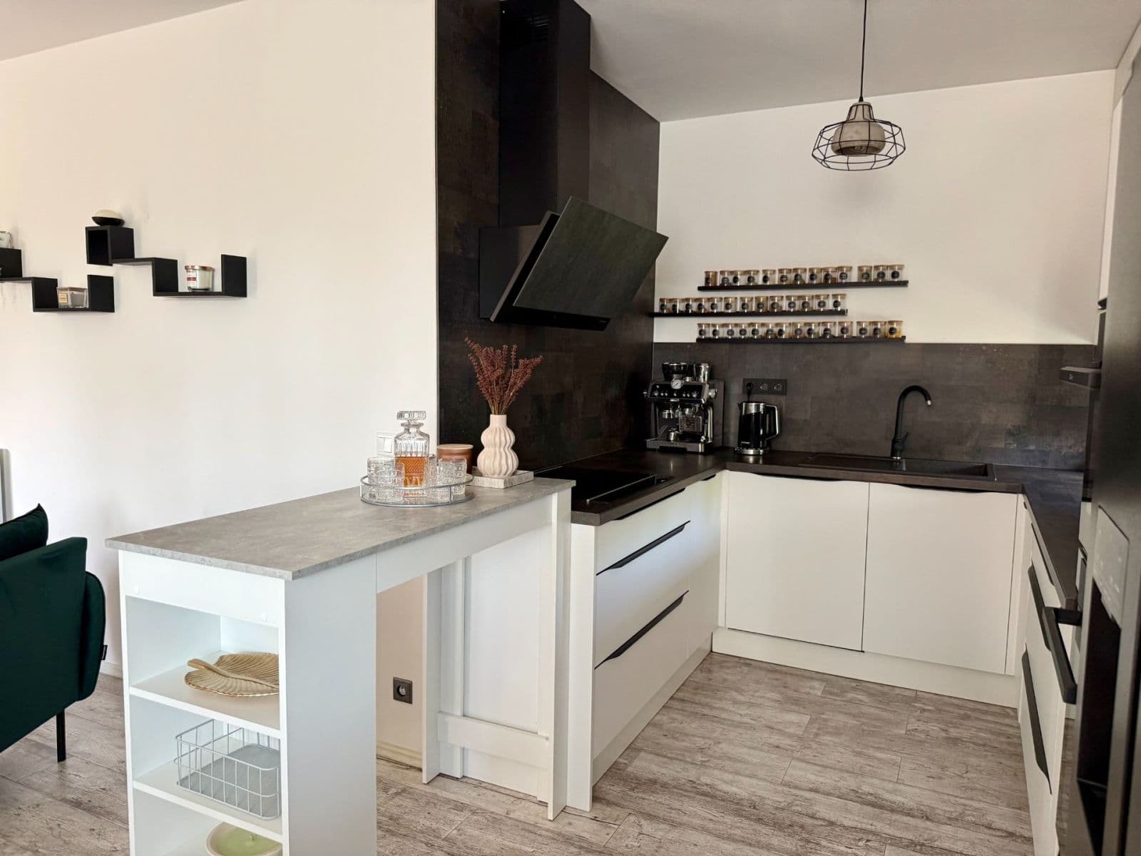 Prodej bytu 3+kk 110 m², Lomená, Zbuzany, Středočeský kraj Prodej bytu 3+kk 110 m², Lomená, Zbuzany, Středočeský kraj