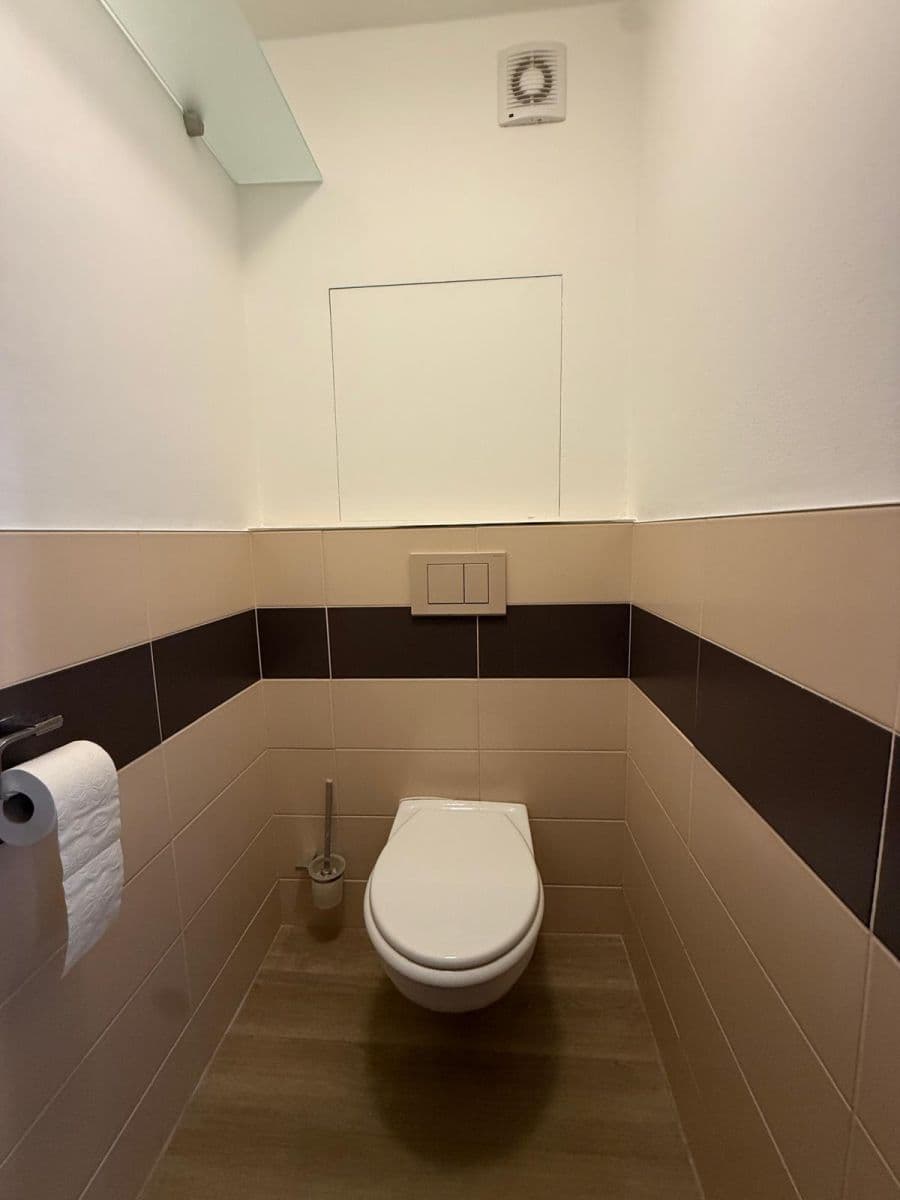 Pronájem bytu 3+kk 70 m², Pod Jarovem, Praha, Praha Pronájem bytu 3+kk 70 m², Pod Jarovem, Praha, Praha
