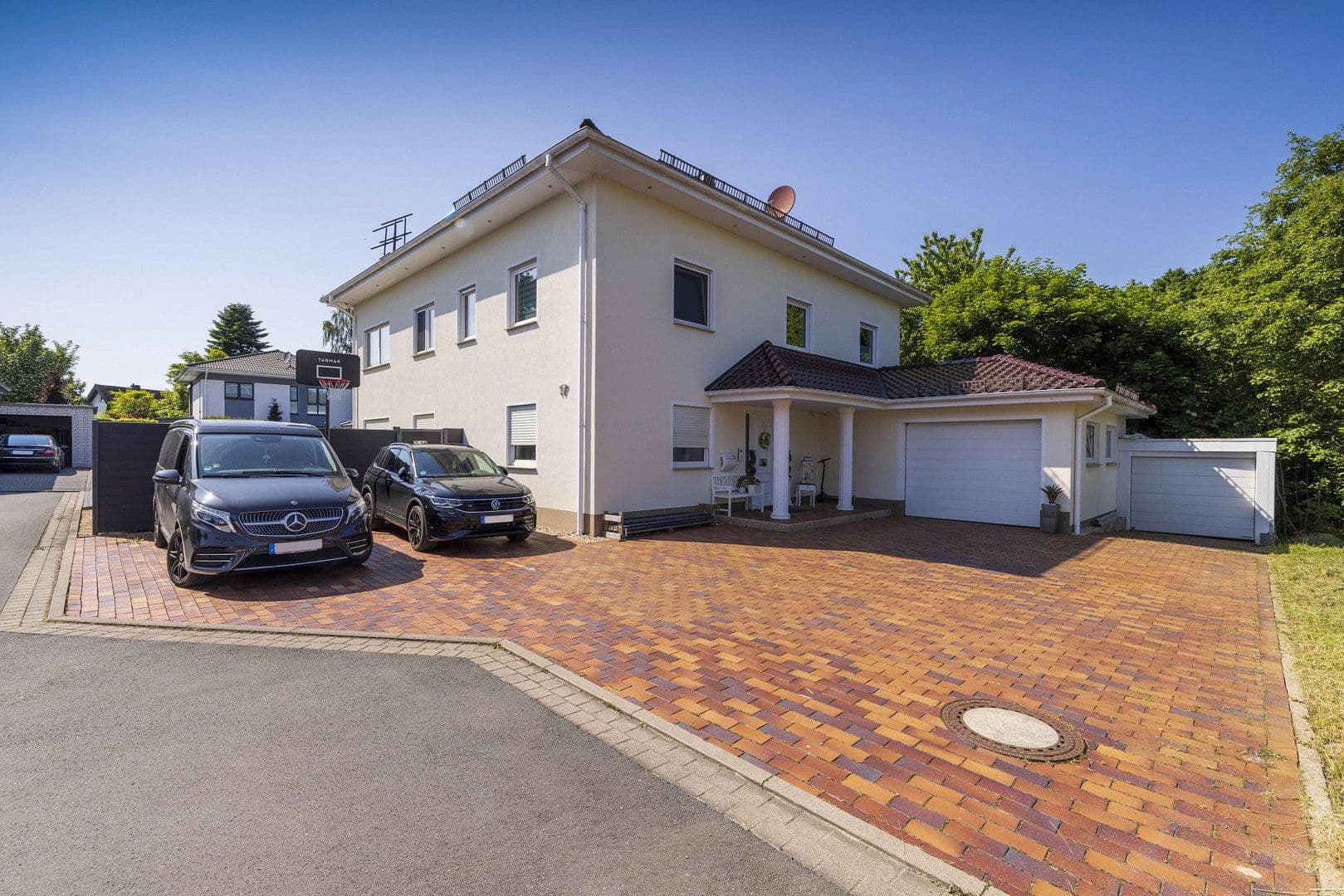 Prodej domu 367 m², pozemek 950 m², Hiddenhausen, Severní Porýní-Vestfálsko Prodej domu 367 m², pozemek 950 m², Hiddenhausen, Severní Porýní-Vestfálsko