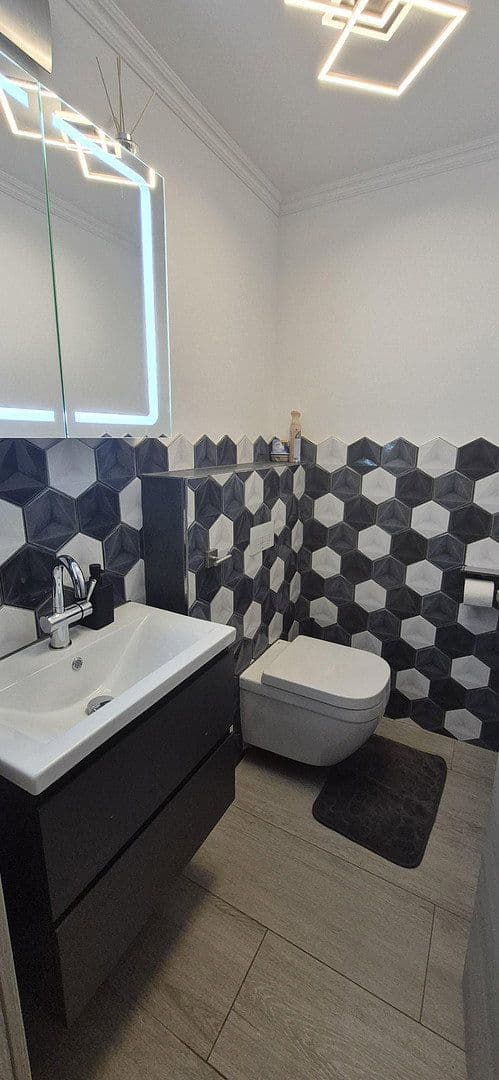 Prodej bytu 4+kk 105 m², Mühlacker, Bádensko-Württembersko Prodej bytu 4+kk 105 m², Mühlacker, Bádensko-Württembersko