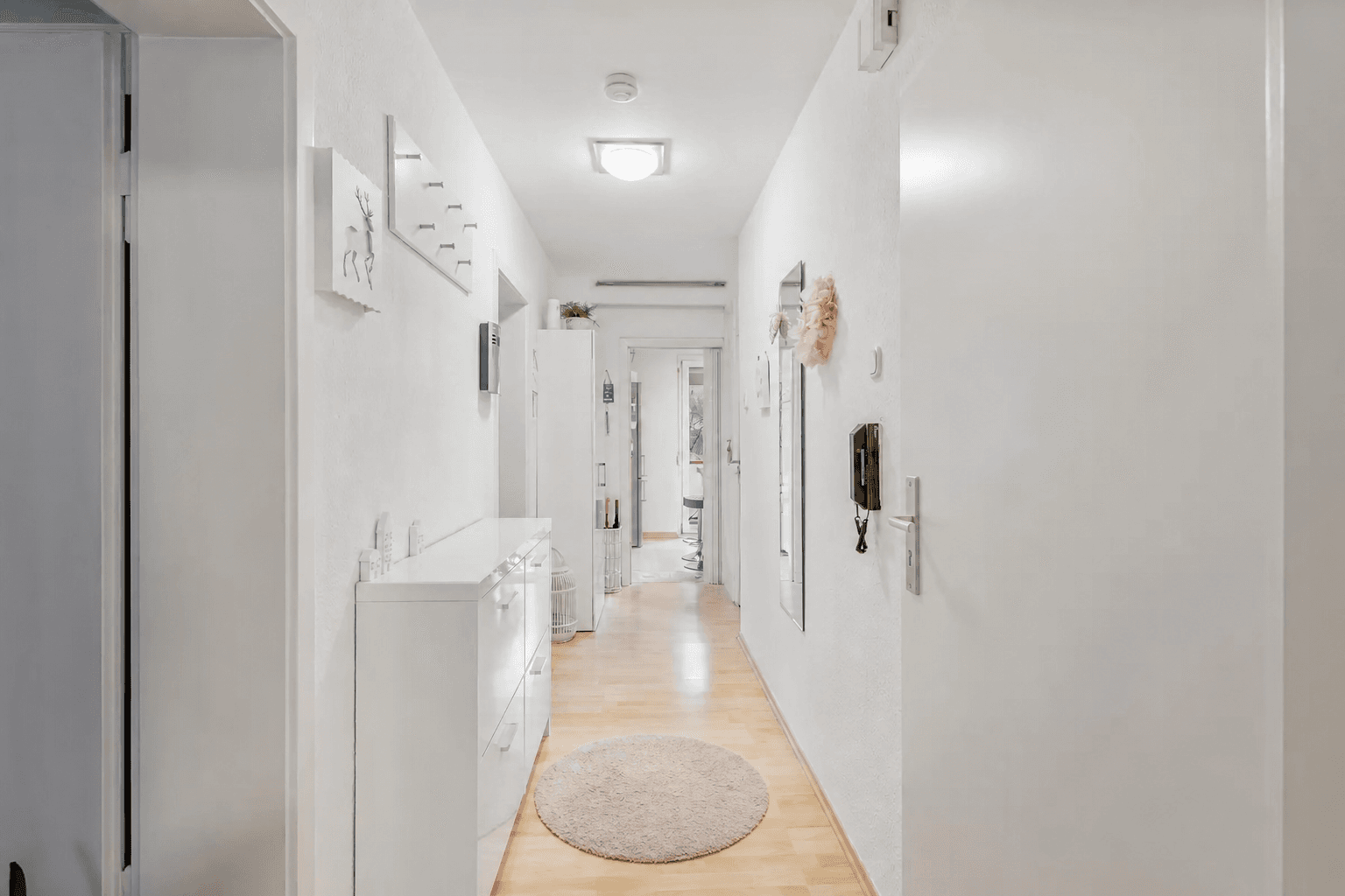 Pronájem bytu 3+1 82 m², Rötestraße 65, Stuttgart, Bádensko-Württembersko Pronájem bytu 3+1 82 m², Rötestraße 65, Stuttgart, Bádensko-Württembersko