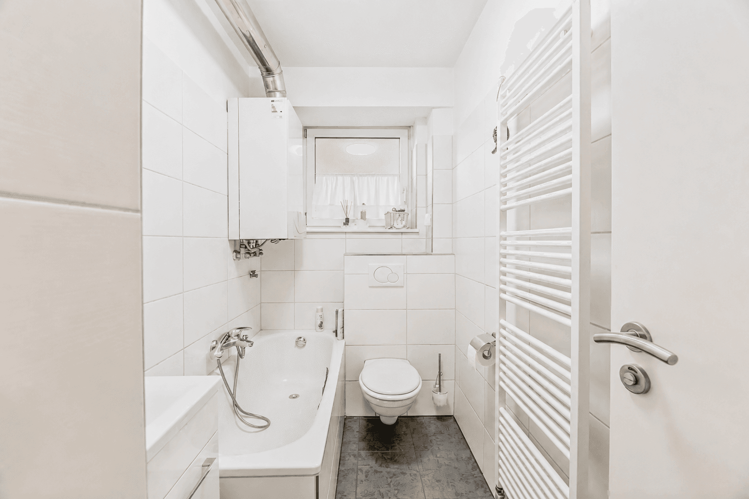 Pronájem bytu 3+1 82 m², Rötestraße 65, Stuttgart, Bádensko-Württembersko Pronájem bytu 3+1 82 m², Rötestraße 65, Stuttgart, Bádensko-Württembersko