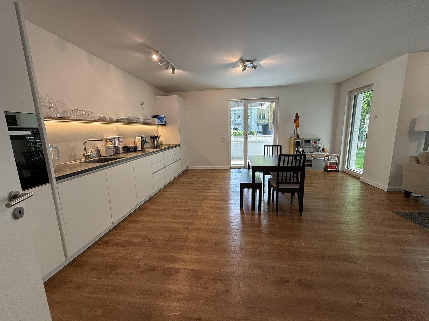 Pronájem bytu 4+1 149 m², Uhlenhorster Weg 31A, Hamburg, Hamburg Pronájem bytu 4+1 149 m², Uhlenhorster Weg 31A, Hamburg, Hamburg