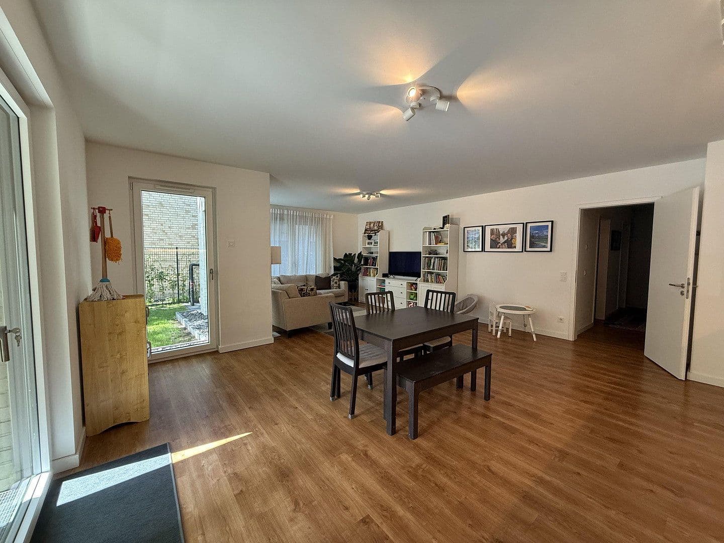 Pronájem bytu 4+1 149 m², Uhlenhorster Weg 31A, Hamburg, Hamburg Pronájem bytu 4+1 149 m², Uhlenhorster Weg 31A, Hamburg, Hamburg