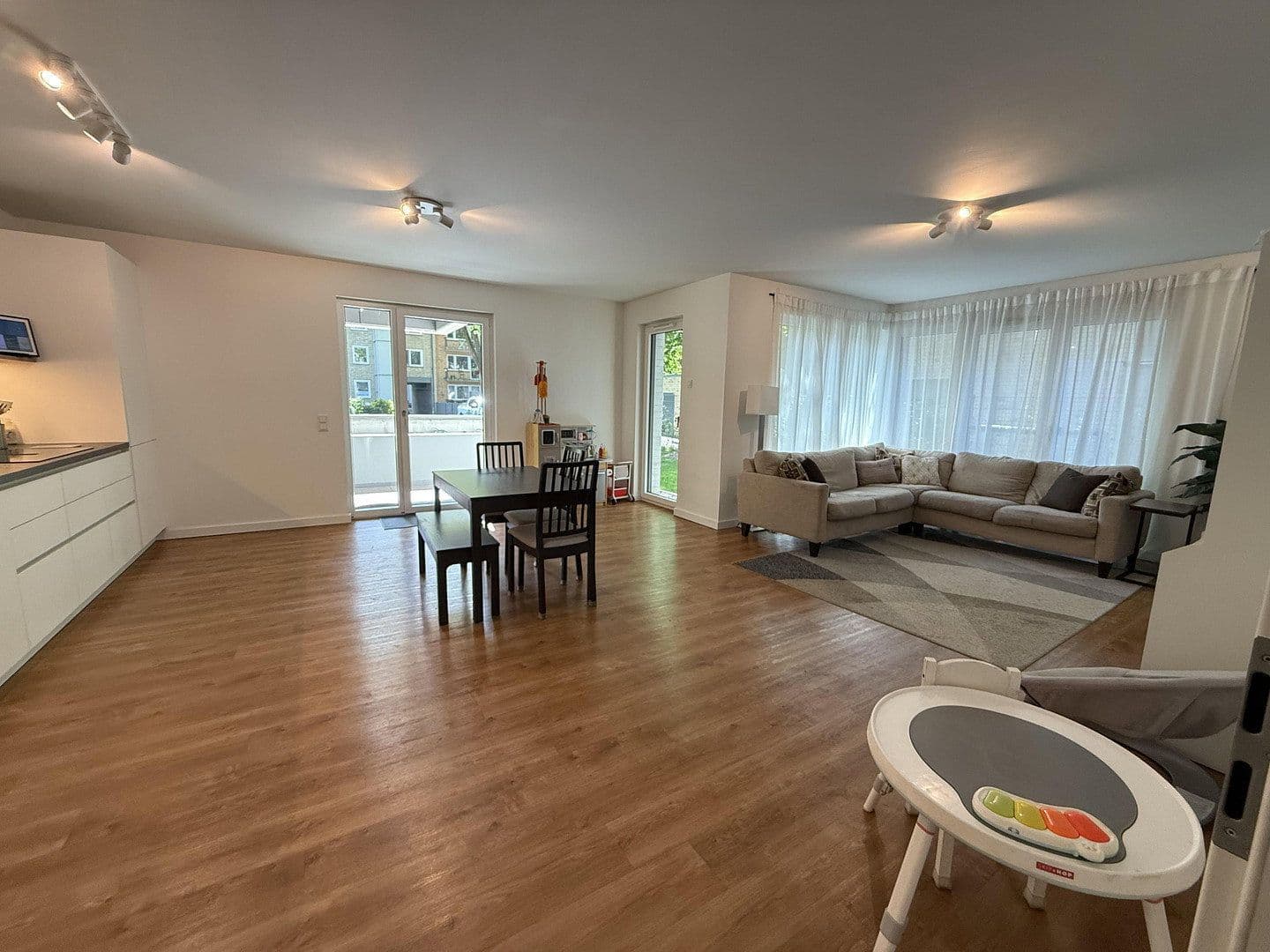 Pronájem bytu 4+1 149 m², Uhlenhorster Weg 31A, Hamburg, Hamburg Pronájem bytu 4+1 149 m², Uhlenhorster Weg 31A, Hamburg, Hamburg