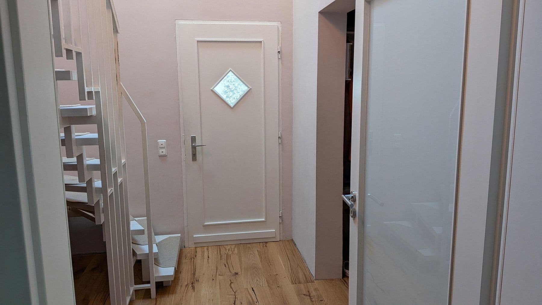 Prodej domu 207 m², pozemek 1.091 m², Chemnitz, Sasko Prodej domu 207 m², pozemek 1.091 m², Chemnitz, Sasko