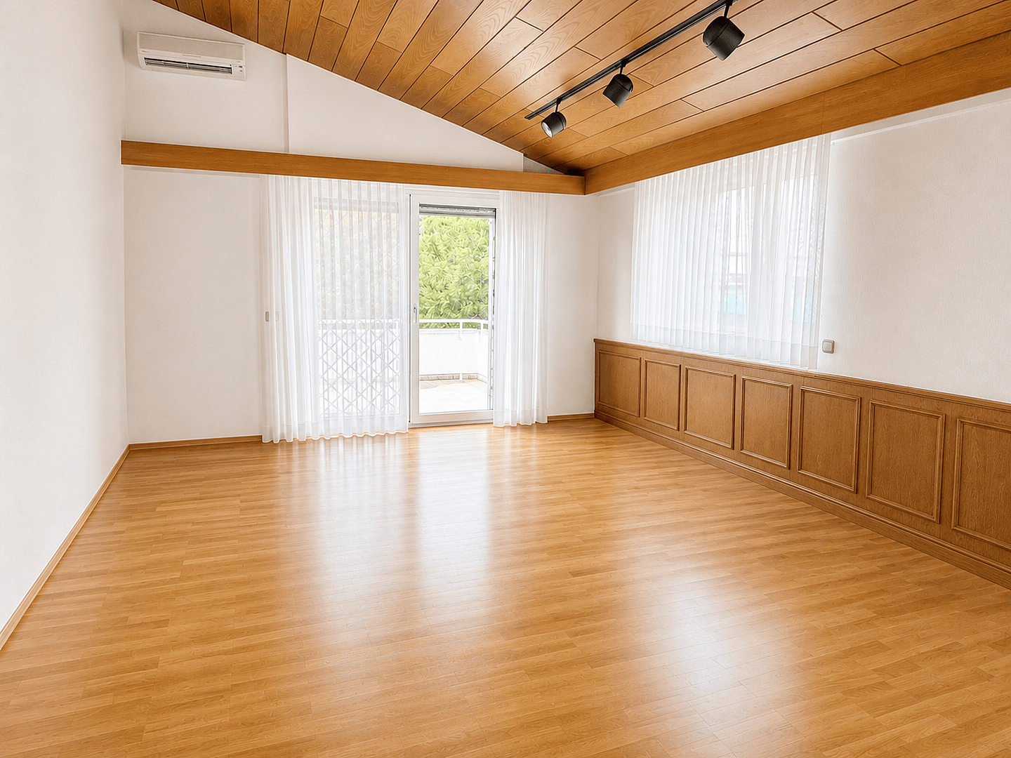 Prodej domu 300 m², pozemek 1.170 m², Mandelring 250, Neustadt, Porýní-Falc Prodej domu 300 m², pozemek 1.170 m², Mandelring 250, Neustadt, Porýní-Falc