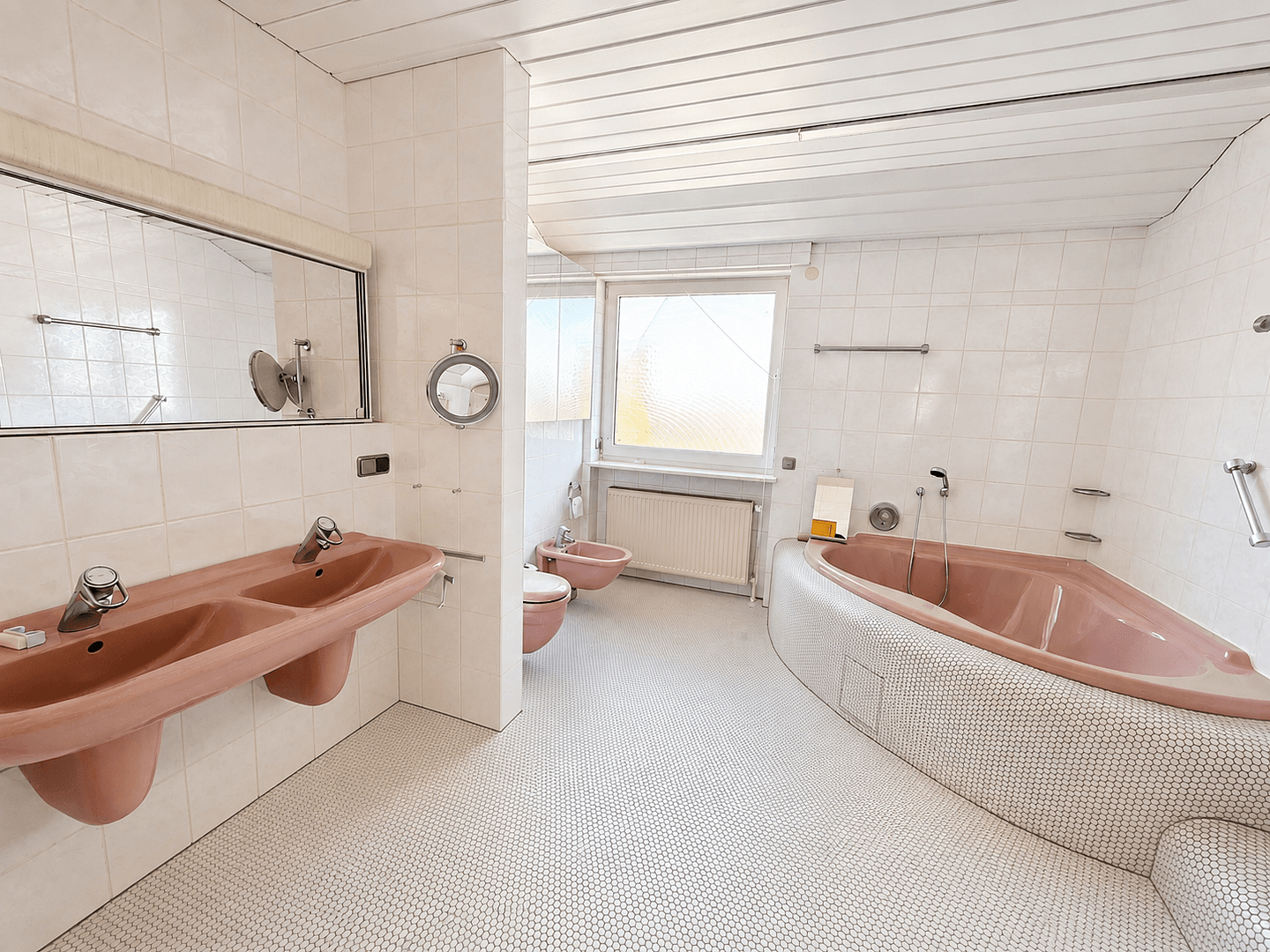 Prodej domu 300 m², pozemek 1.170 m², Mandelring 250, Neustadt, Porýní-Falc Prodej domu 300 m², pozemek 1.170 m², Mandelring 250, Neustadt, Porýní-Falc