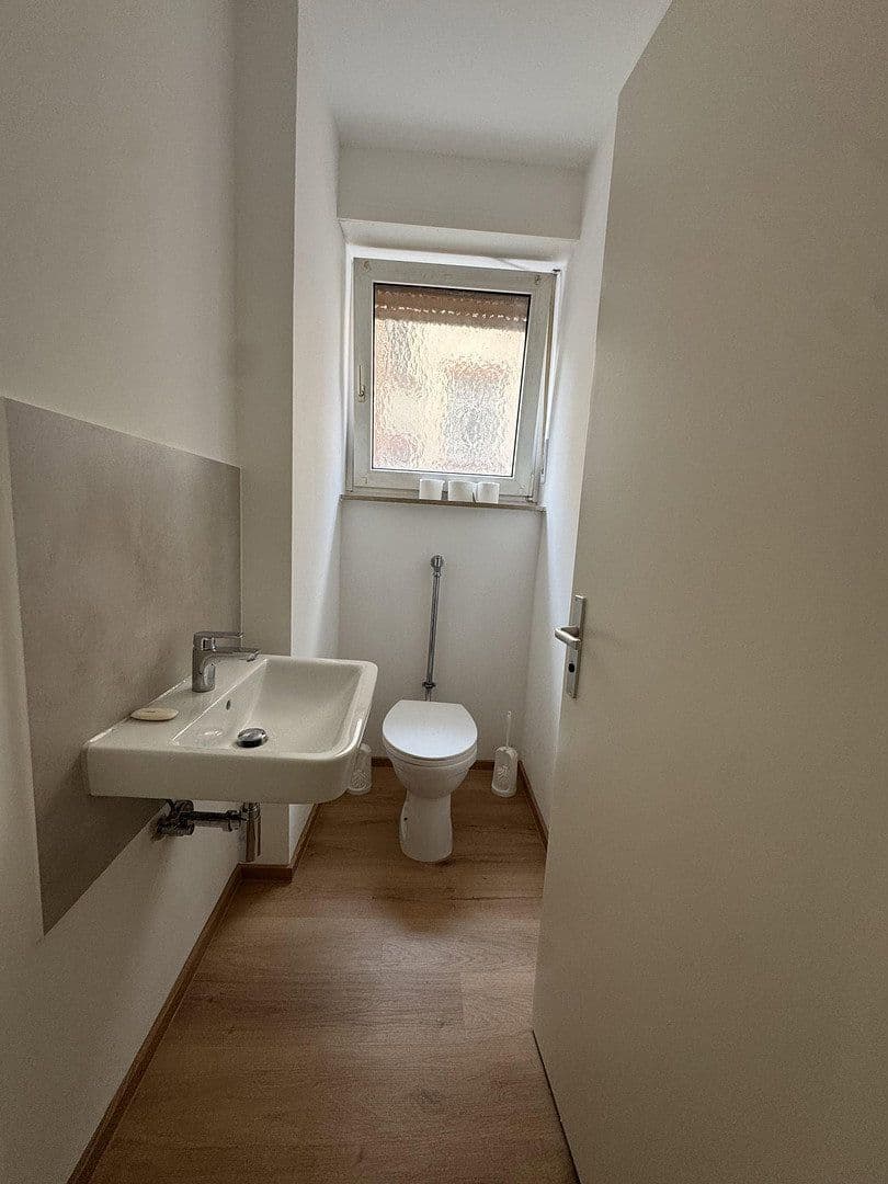 Pronájem bytu 3+1 80 m², Lenaustraße 24, Mannheim, Bádensko-Württembersko Pronájem bytu 3+1 80 m², Lenaustraße 24, Mannheim, Bádensko-Württembersko