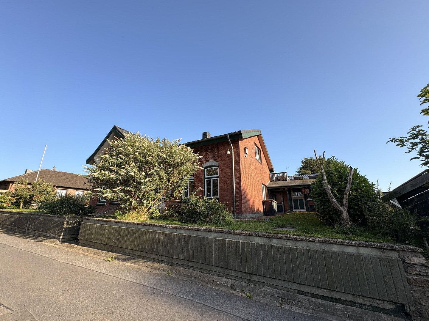 Prodej domu 150 m², pozemek 446 m², Bahnhofstraße 4, Wohlde, Šlesvicko-Holštýnsko Prodej domu 150 m², pozemek 446 m², Bahnhofstraße 4, Wohlde, Šlesvicko-Holštýnsko