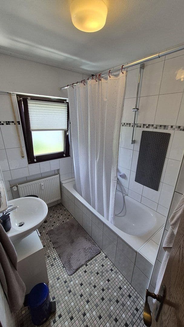 Pronájem bytu 4+1 77 m², Hindenburgstr. 23, Engelskirchen, Severní Porýní-Vestfálsko Pronájem bytu 4+1 77 m², Hindenburgstr. 23, Engelskirchen, Severní Porýní-Vestfálsko