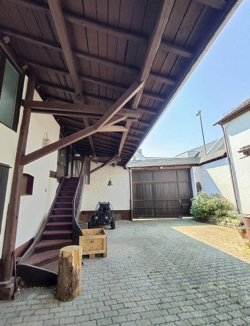 Prodej domu 354 m², pozemek 1.120 m², Nettersheim, Severní Porýní-Vestfálsko Prodej domu 354 m², pozemek 1.120 m², Nettersheim, Severní Porýní-Vestfálsko