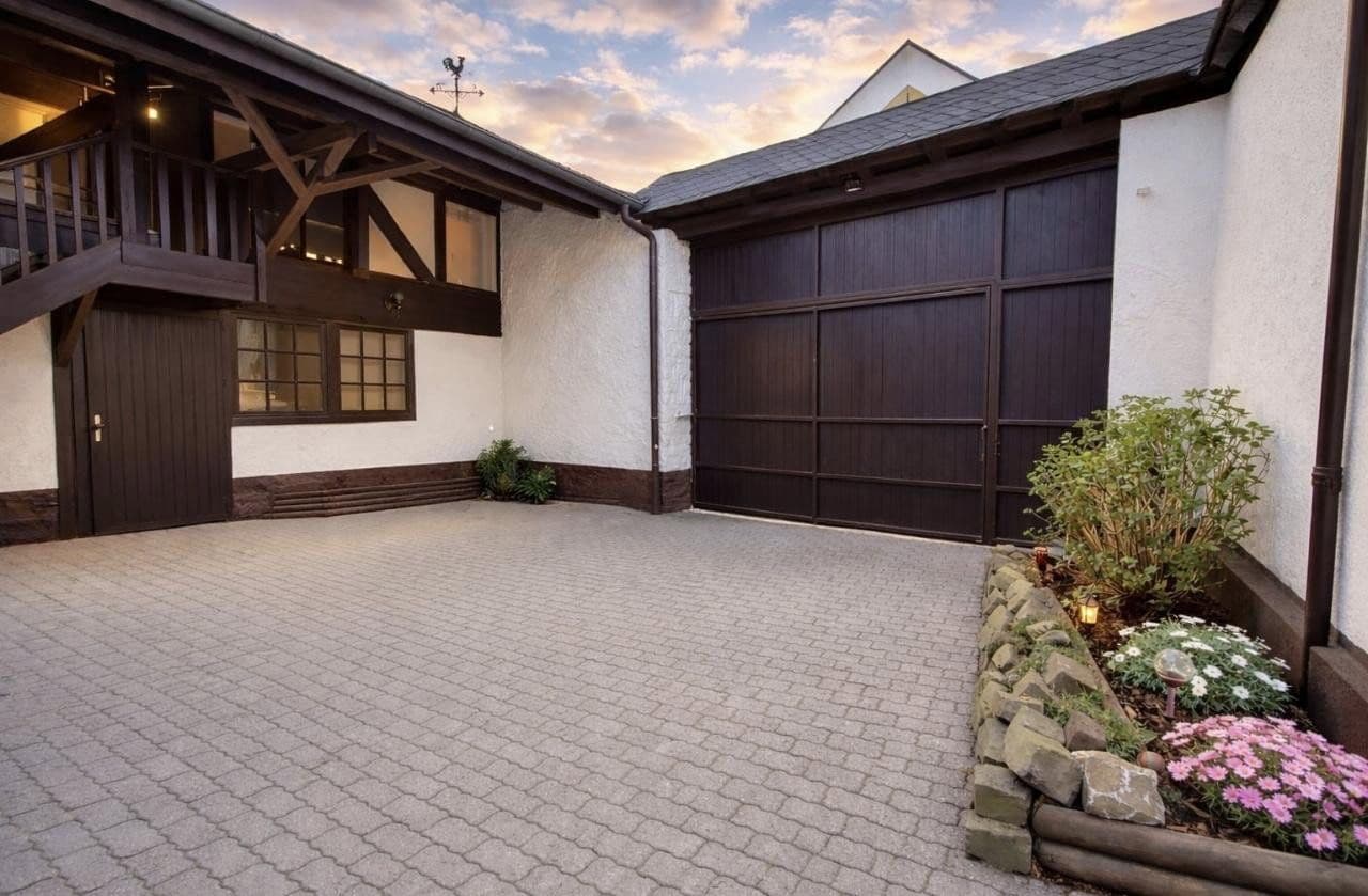 Prodej domu 354 m², pozemek 1.120 m², Nettersheim, Severní Porýní-Vestfálsko Prodej domu 354 m², pozemek 1.120 m², Nettersheim, Severní Porýní-Vestfálsko