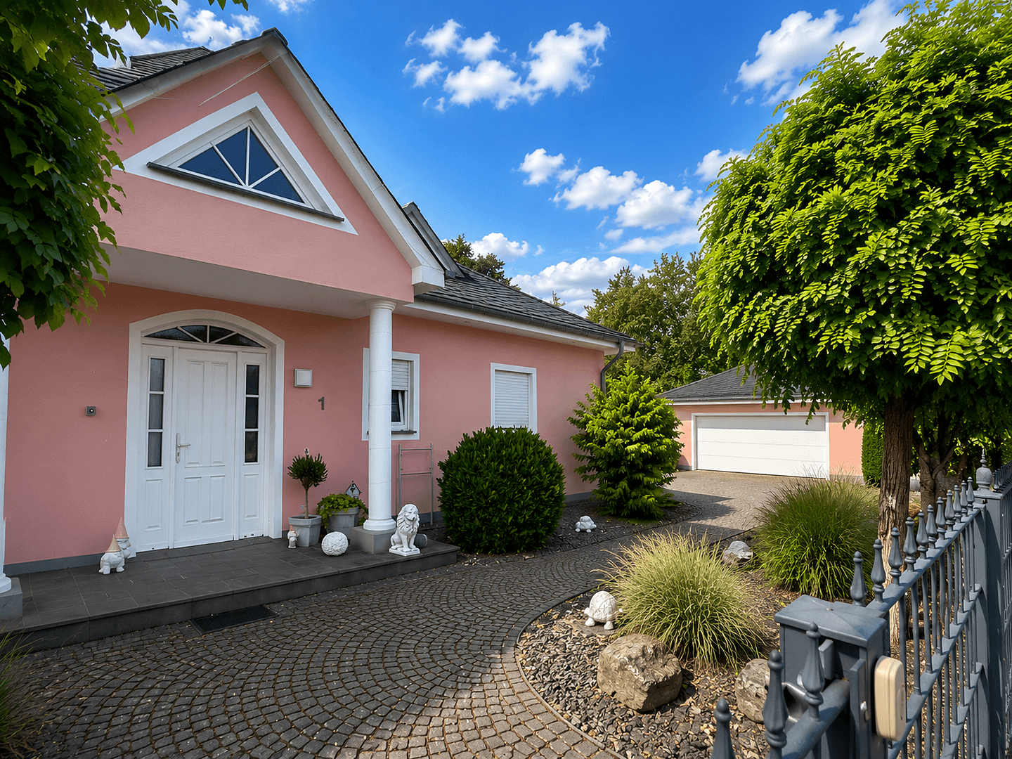 Prodej domu 285 m², pozemek 2.002 m², Thomm, Porýní-Falc Prodej domu 285 m², pozemek 2.002 m², Thomm, Porýní-Falc