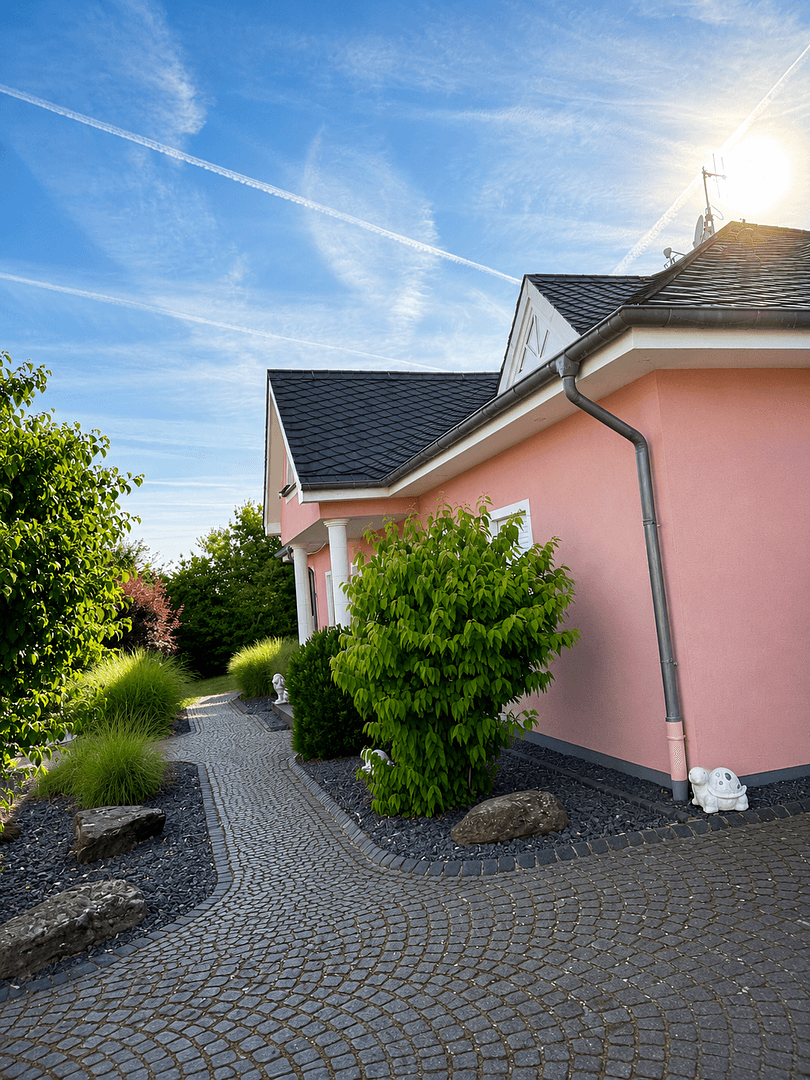 Prodej domu 285 m², pozemek 2.002 m², Thomm, Porýní-Falc Prodej domu 285 m², pozemek 2.002 m², Thomm, Porýní-Falc