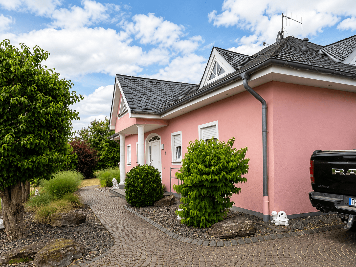 Prodej domu 285 m², pozemek 2.002 m², Thomm, Porýní-Falc Prodej domu 285 m², pozemek 2.002 m², Thomm, Porýní-Falc
