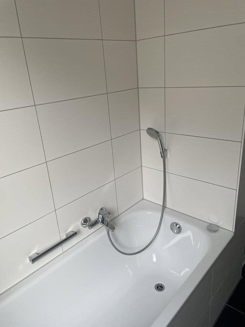 Pronájem bytu 4+1 120 m², Maybachstraße 15B, Stuttgart, Bádensko-Württembersko Pronájem bytu 4+1 120 m², Maybachstraße 15B, Stuttgart, Bádensko-Württembersko