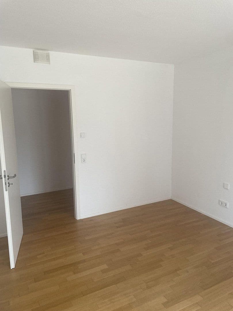 Pronájem bytu 4+1 120 m², Maybachstraße 15B, Stuttgart, Bádensko-Württembersko Pronájem bytu 4+1 120 m², Maybachstraße 15B, Stuttgart, Bádensko-Württembersko