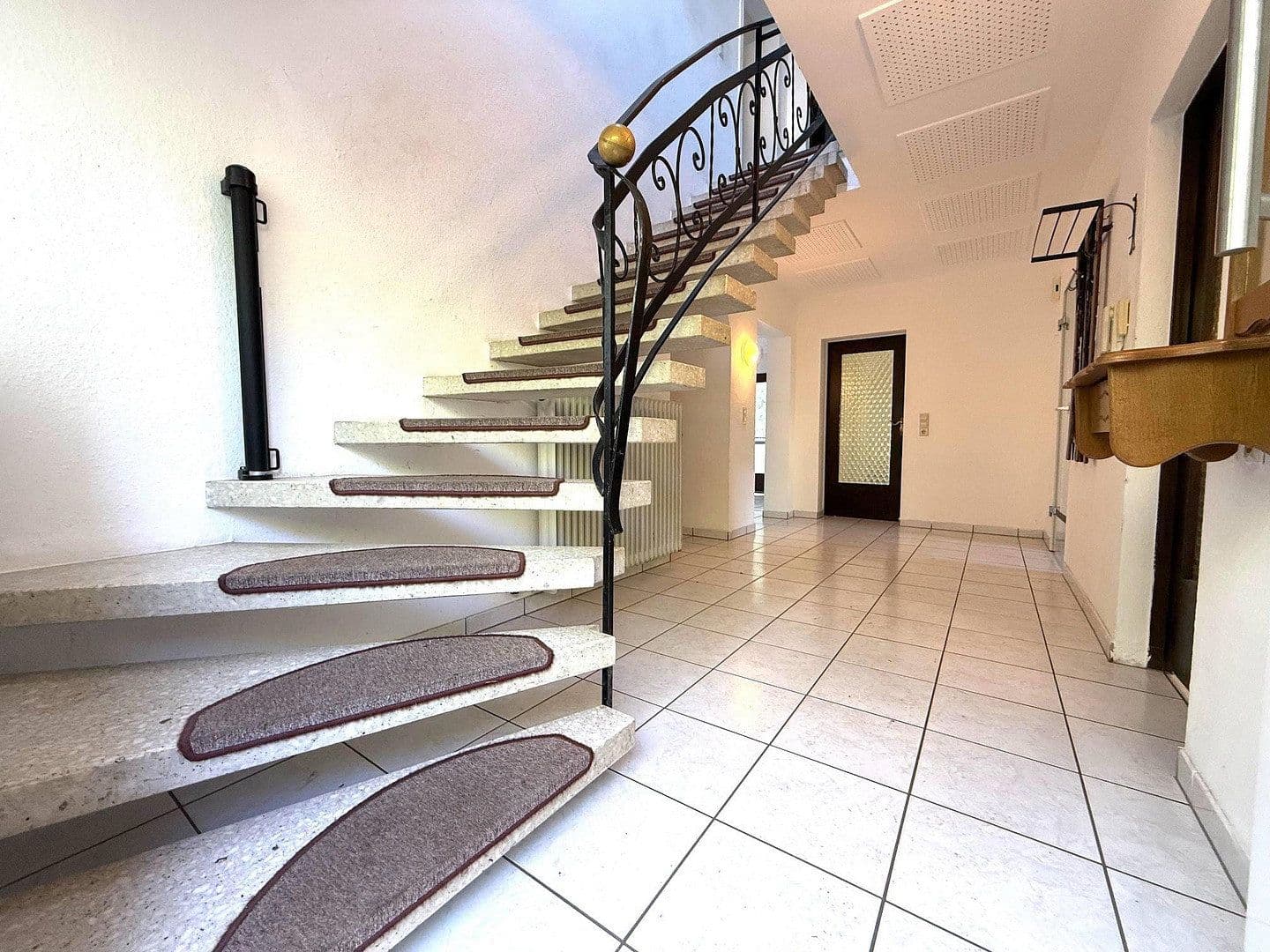 Prodej domu 222 m², pozemek 856 m², Am Giesenbach 14, Lahr/Schwarzwald, Bádensko-Württembersko Prodej domu 222 m², pozemek 856 m², Am Giesenbach 14, Lahr/Schwarzwald, Bádensko-Württembersko