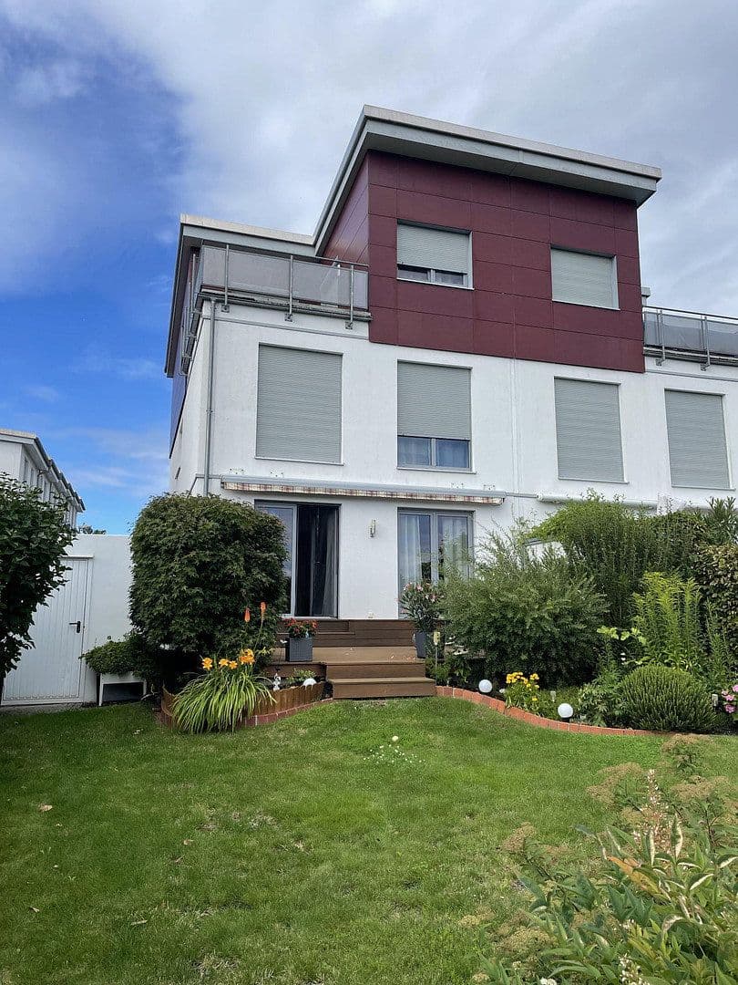 Prodej domu 174 m², pozemek 350 m², Wiesbaden, Hessen Prodej domu 174 m², pozemek 350 m², Wiesbaden, Hessen