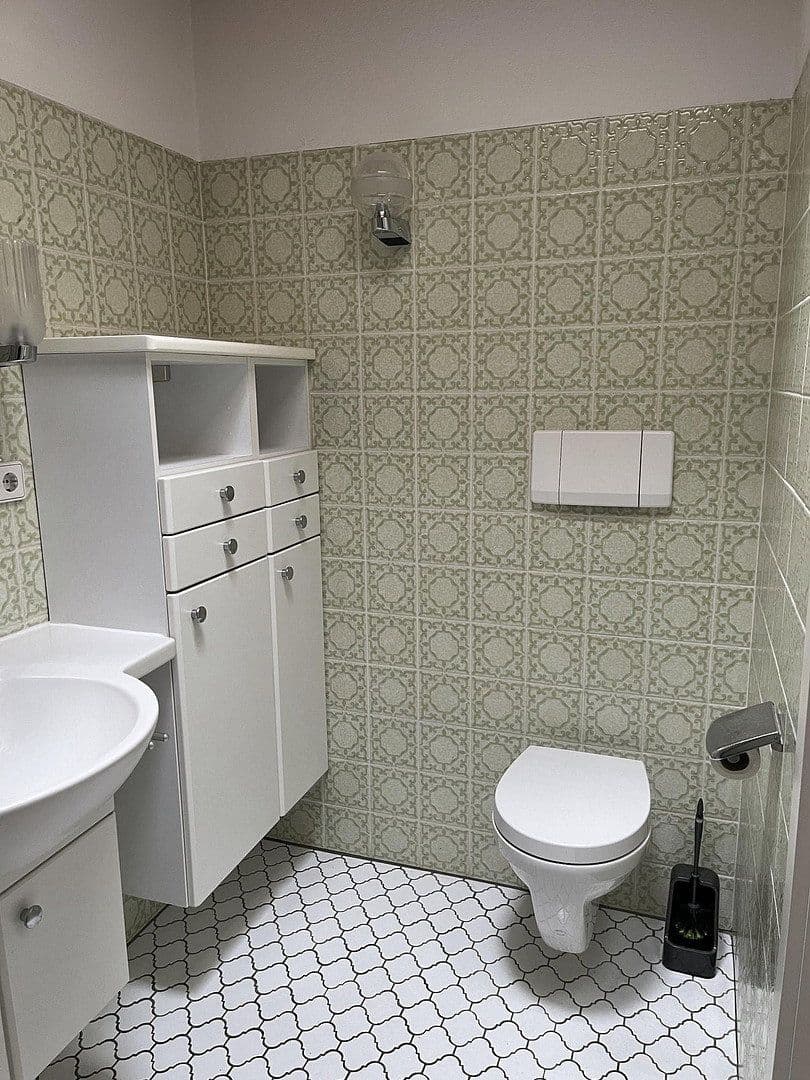 Prodej domu 150 m², pozemek 497 m², Stiegelenweg 6, Staufen im Breisgau, Bádensko-Württembersko Prodej domu 150 m², pozemek 497 m², Stiegelenweg 6, Staufen im Breisgau, Bádensko-Württembersko