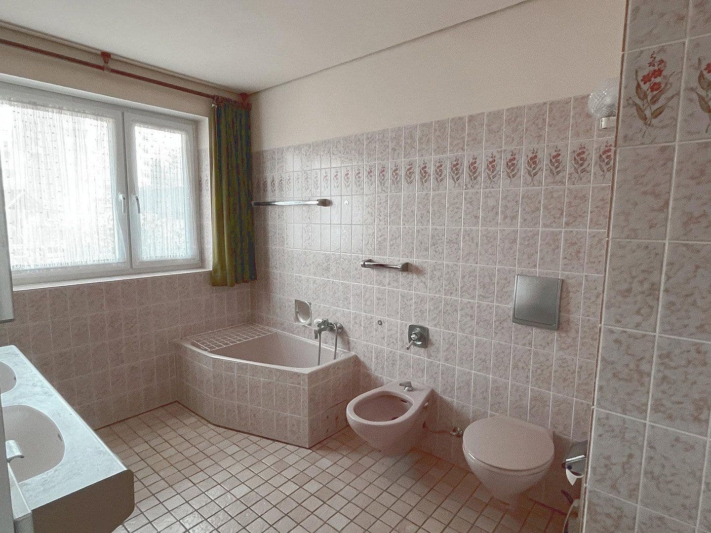Prodej domu 150 m², pozemek 497 m², Stiegelenweg 6, Staufen im Breisgau, Bádensko-Württembersko Prodej domu 150 m², pozemek 497 m², Stiegelenweg 6, Staufen im Breisgau, Bádensko-Württembersko