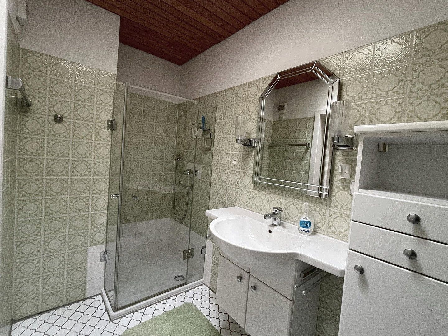 Prodej domu 150 m², pozemek 497 m², Stiegelenweg 6, Staufen im Breisgau, Bádensko-Württembersko Prodej domu 150 m², pozemek 497 m², Stiegelenweg 6, Staufen im Breisgau, Bádensko-Württembersko