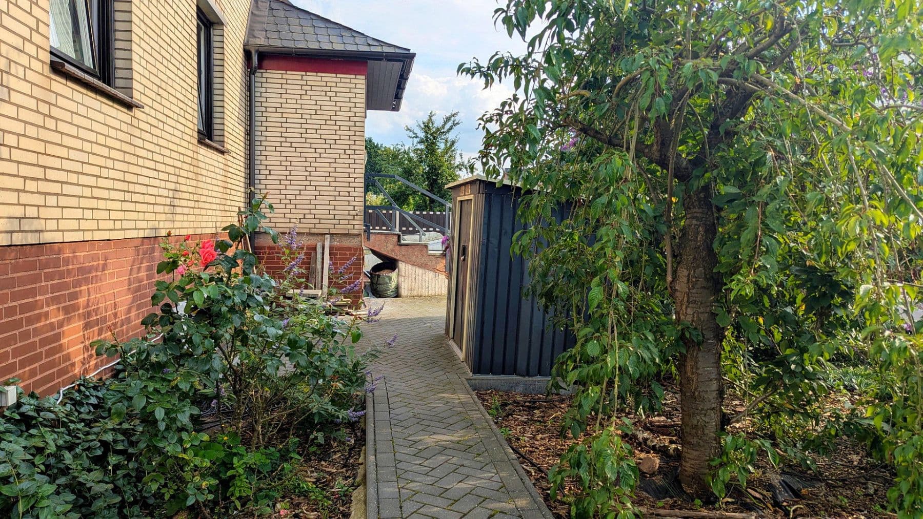 Prodej domu 259 m², pozemek 820 m², Burgsteller Weg 16, Neustadt am Rübenberge, Dolní Sasko Prodej domu 259 m², pozemek 820 m², Burgsteller Weg 16, Neustadt am Rübenberge, Dolní Sasko