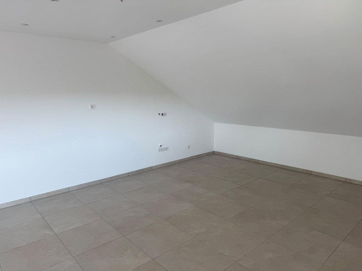 Pronájem bytu 3+1 130 m², Am Antoniweiher 4, Oberreichenbach, Bavorsko Pronájem bytu 3+1 130 m², Am Antoniweiher 4, Oberreichenbach, Bavorsko