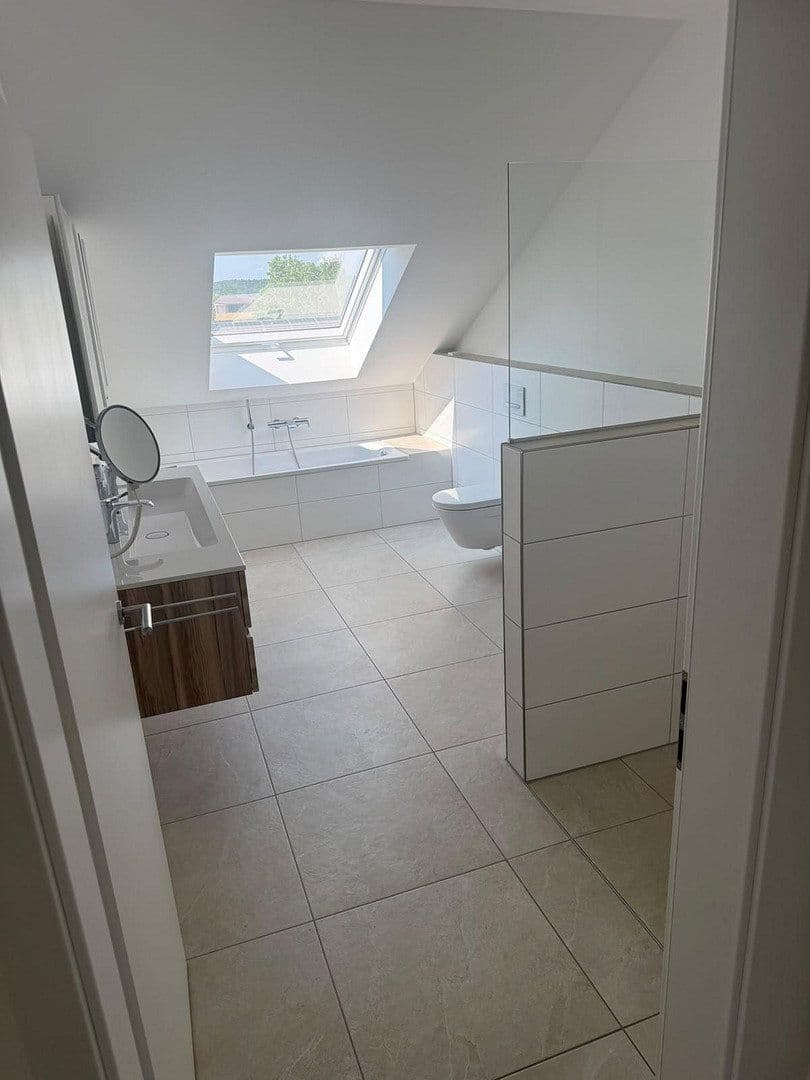 Pronájem bytu 3+1 130 m², Am Antoniweiher 4, Oberreichenbach, Bavorsko Pronájem bytu 3+1 130 m², Am Antoniweiher 4, Oberreichenbach, Bavorsko