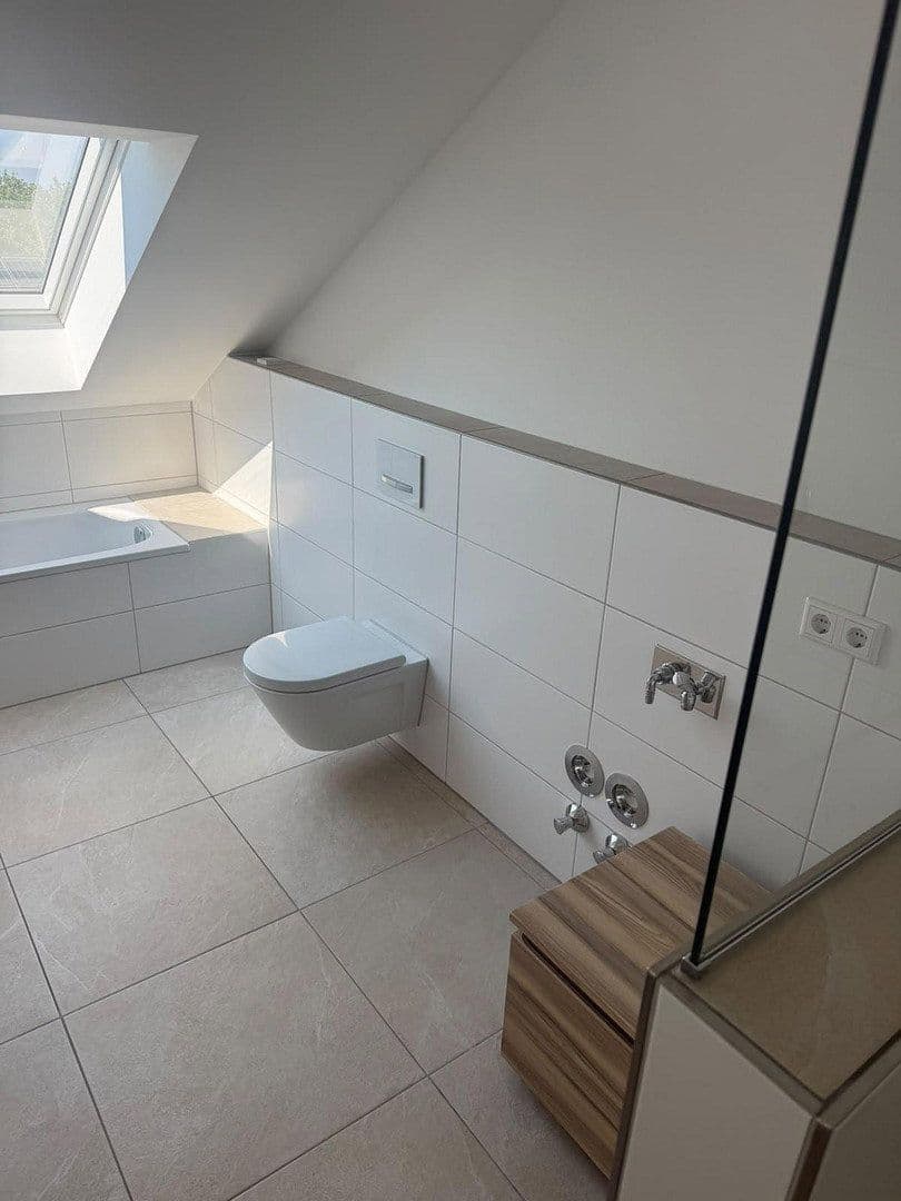 Pronájem bytu 3+1 130 m², Am Antoniweiher 4, Oberreichenbach, Bavorsko Pronájem bytu 3+1 130 m², Am Antoniweiher 4, Oberreichenbach, Bavorsko
