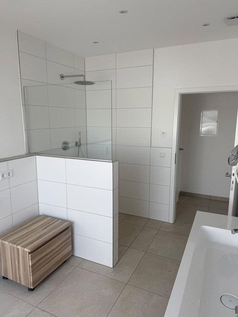 Pronájem bytu 3+1 130 m², Am Antoniweiher 4, Oberreichenbach, Bavorsko Pronájem bytu 3+1 130 m², Am Antoniweiher 4, Oberreichenbach, Bavorsko