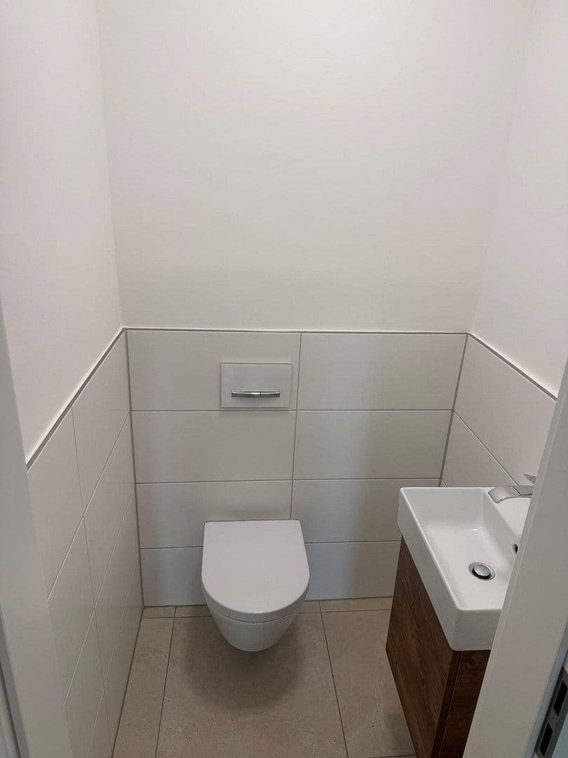 Pronájem bytu 3+1 130 m², Am Antoniweiher 4, Oberreichenbach, Bavorsko Pronájem bytu 3+1 130 m², Am Antoniweiher 4, Oberreichenbach, Bavorsko