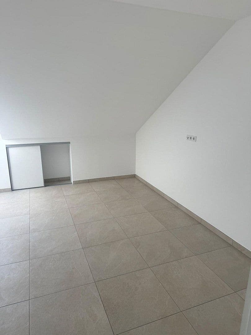 Pronájem bytu 3+1 130 m², Am Antoniweiher 4, Oberreichenbach, Bavorsko Pronájem bytu 3+1 130 m², Am Antoniweiher 4, Oberreichenbach, Bavorsko
