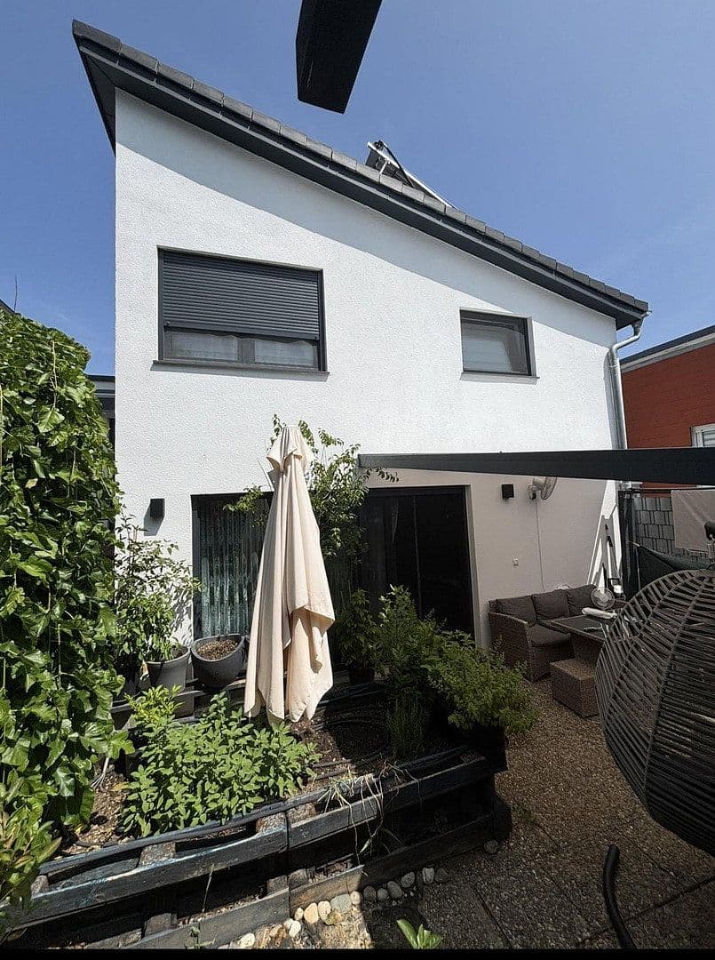 Prodej domu 123 m², pozemek 200 m², Weissach, Bádensko-Württembersko Prodej domu 123 m², pozemek 200 m², Weissach, Bádensko-Württembersko